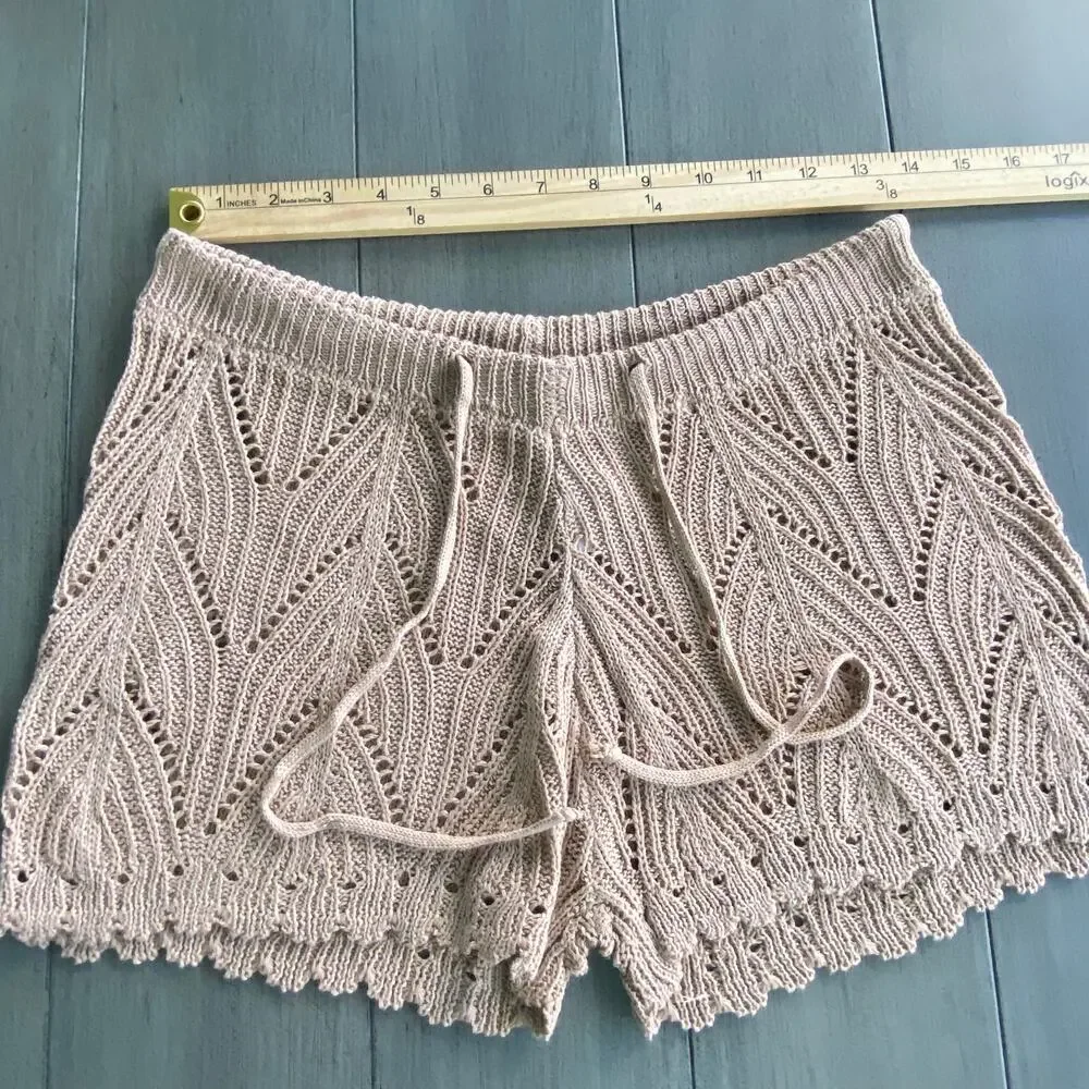 Khaki Vacay Hollow‑Out Scalloped Shorts • Women’s Medium • 100% Polyester